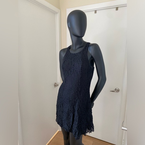 Classic Black Lace Dress - Picture 5 of 6